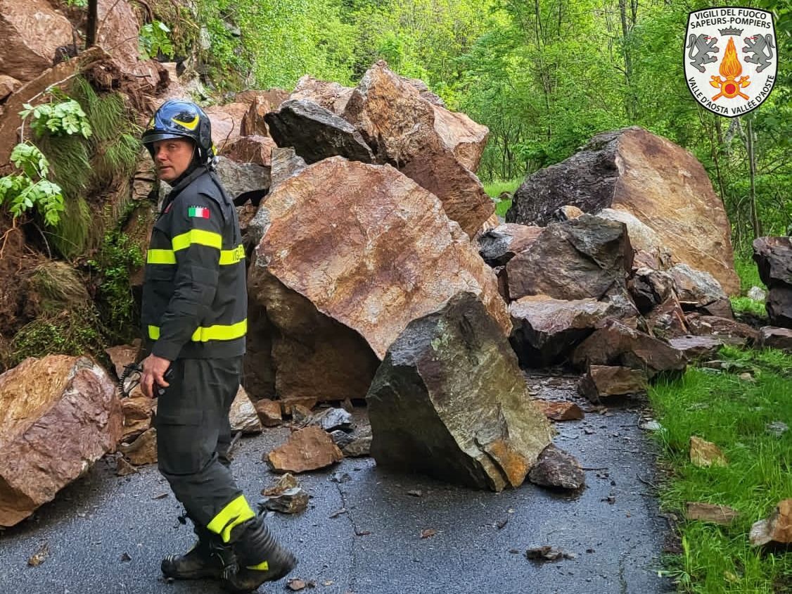 Frana A Perloz Sulla Strada Per Ivery Di Pont Saint Martin