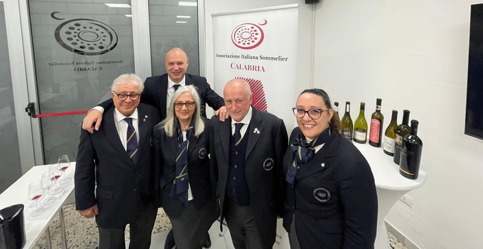 Da sinistra: Antonio Fusco (Presidente AIS Calabria), Maria Rosaria Romano (Responsabile Guida AIS Calabria), Alberto Levi (Presidente AIS Valle d'Aosta), Nicola Abbrescia (Presidente CERVIM), Simona Cairo (Delegata AIS Cosenza)