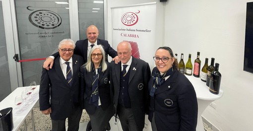 Da sinistra: Antonio Fusco (Presidente AIS Calabria), Maria Rosaria Romano (Responsabile Guida AIS Calabria), Alberto Levi (Presidente AIS Valle d'Aosta), Nicola Abbrescia (Presidente CERVIM), Simona Cairo (Delegata AIS Cosenza)