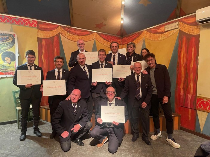 Da sn: Lorent Luca, Basile Vincenzo, Vaser Manuel, Calcagno Guido, Welf Anna Lucia, Panizza Daniela, Milliery Luca, Di Vincenzo Giuseppe, insieme ad Alberto Levi, Nicola Abbrescia e Teo Musso. Tra i beersommelier non presenti all'evento anche: Clerin Simone, Guichardaz Chiara, Borghi Sylvie, La Rosa Stefano, Mammoliti Daniele, Oro Luca, Brunod Genny.