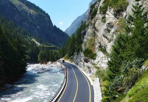 Strada per Cogne: domani chiusura ai mezzi superiori ai 10 metri dal chilometro 6+700