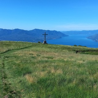 Croce ed orizzonte dal Monte Cadrigna- Alta Val Veddasca- (ph. Mauro Carlesso)