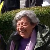 Carmela Mancuso, 78 anni, la &quot;signora con i fiori gialli&quot; che oggi Francesco ha citato nel suo saluto dal Gemelli