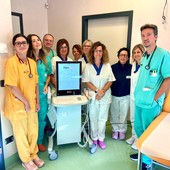 Nella foto parte dell'équipe della SC Gastroenterologia e Endoscopia digestiva guidata dal dott. Stefano Okolicsanyi (l'ultimo a dx nella foto)