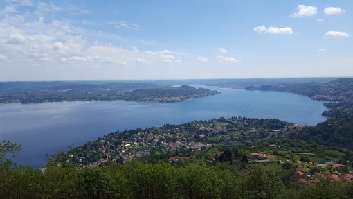 Il lago che sembra un fiume visto dal Monte Croce (ph. Mauro Carlesso)