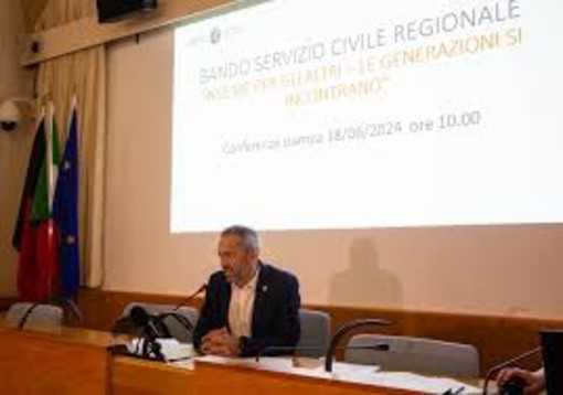 L'assessore Jean Pierre Guichardaz alla presentazione del bando