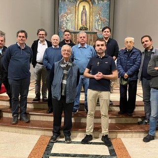 Al centro Padre Luigino che ha preceduto Padre Gregorio alla guida della Parrocchia, con i sacerdoti biellesi