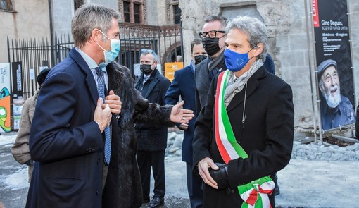 Il principe Filiberto di Savoia con il sindaco di Aosta, Gianni Nurti, in una recente visita ad Aosta