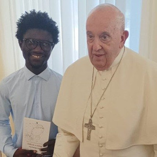 Ibrahima: il Papa ha accarezzato le mie cicatrici e pregato per chi cerca salvezza