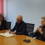 Al centro Matteo Fratini, confermato presidente dell'Aps; a sn Josette Borre, Vice Sindaco, e a destra Gianni Nuti