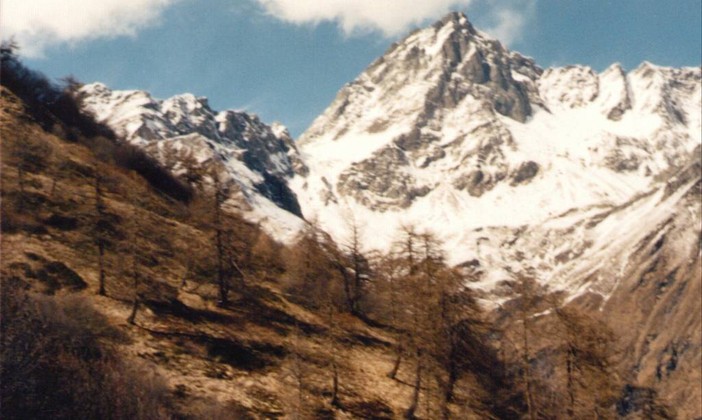 Il Bric Bucie visto salendo al Colle dell’Urina