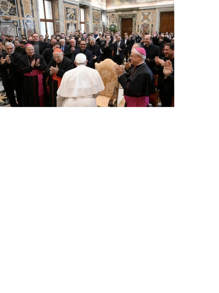 Papa Francesco e studenti e professori dello Studio Teologico San Paolo di Catania | | Vatican Media