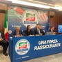 Emiy Rini al tavolo della conferenza stampa