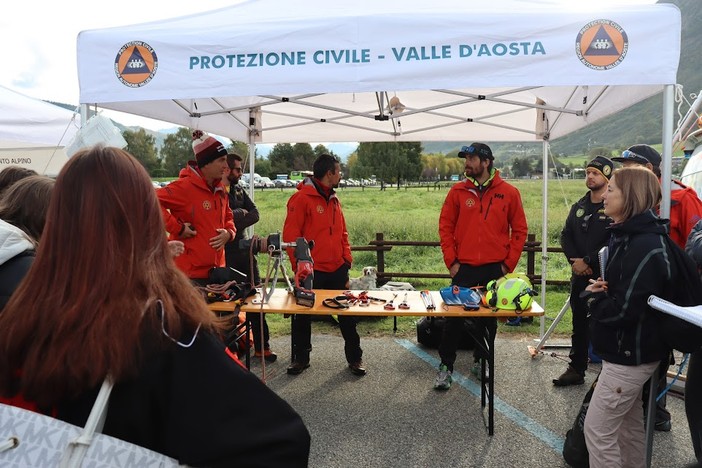 Visita delle scuole al Campo base della Protezione civile allestito per Esercitazione annuale (Foto)