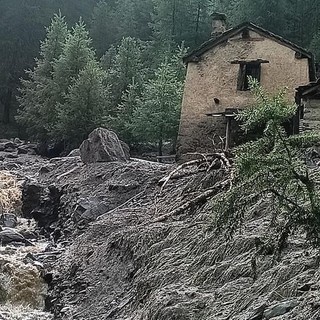 Da Intesa Sanpaolo 500 milioni di euro a famiglie e imprese danneggiate dall’alluvione, possibile sospendere le rate dei finanziamenti