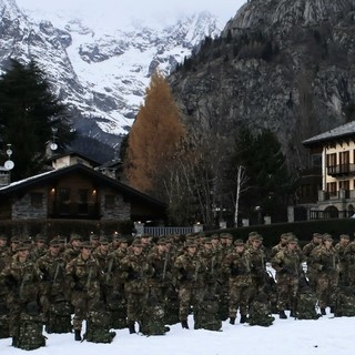 L’Esercito “Consegna il Cappello Alpino” ai giovani volontari in ferma iniziale delle Truppe Alpine