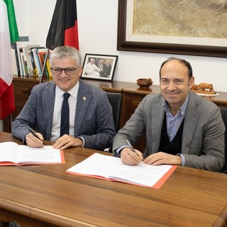 L'Assessore al Lavoro e Formazione, Luigi Bertschy (sn), e il direttore della sede regionale INPS, Gabriele Mastragostino