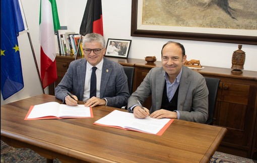 L'Assessore al Lavoro e Formazione, Luigi Bertschy (sn), e il direttore della sede regionale INPS, Gabriele Mastragostino