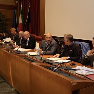 Il Bilancio 2025-2027 della Valle d'Aosta punta su investimenti e benessere sociale