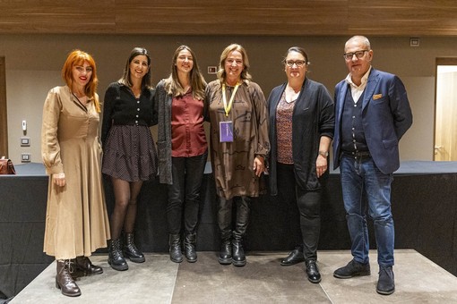 Da sn:: Gabriella Greison, Silvia Lai, Sara Trova, Roberta Balbis, Laura Pia Lodi, Fabio Bolzoni (foto mv)