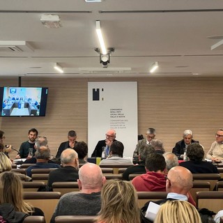 Da sn: Presidente del CELVA Alex Micheletto, Assessore Jean-Pierre Guichardaz, Assessore Marco Carrel, Assessore Davide Sapinet, Presidente RAVA Renzo Testolin, Assessore Luigi Bertschy, Assessore Luciano Caveri, Assessore Giulio Grosjacques