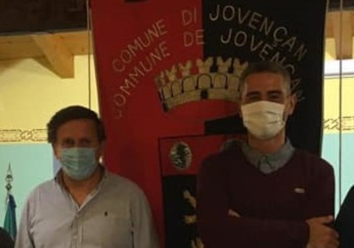 Il sindaco di Jovençan, Riccardo Desaymonet e il suo vice, Stefano Belli