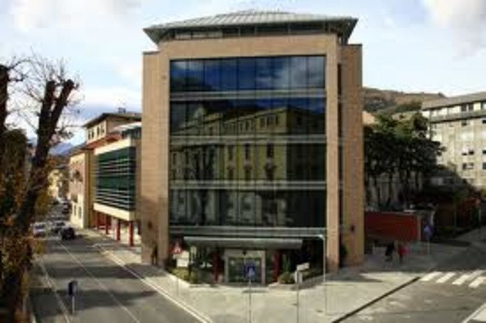 Pubblicato da Finaosta S.p.A. un avviso di selezione per gli studenti iscritti presso l’Università della Valle d’Aosta, ai fini dell’attivazione di due tirocini curriculari da svolgersi presso l’Ufficio regionale di Rappresentanza a Bruxelles