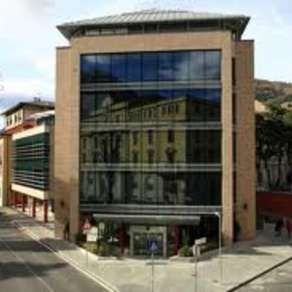 Pubblicato da Finaosta S.p.A. un avviso di selezione per gli studenti iscritti presso l’Università della Valle d’Aosta, ai fini dell’attivazione di due tirocini curriculari da svolgersi presso l’Ufficio regionale di Rappresentanza a Bruxelles