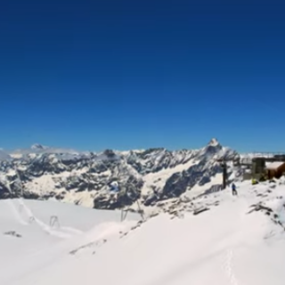 Per il gran caldo il ghiacciaio del Cervino sfonda confine italo-svizzero