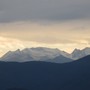 Ultimo squarcio di sole sulle montagne dell'alta Val Chisone (ph. Arnaldo Reviglio)