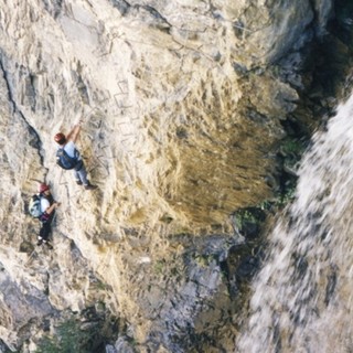 L'imponente cascata a fianco della ferrata