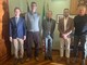 Da sn: Nicolas Viérin,  Console onorario di Francia in Valle d’Aosta; Frédéric Brunier Framboret , Sindaco di Albertville; Gianni Nuti, sindaco di Aosta; Samuele Tedesco, assessore Cultura comune Aosta; Jean-François Brugnon, assessore delegato all'istruzione, alla formazione, al lavoro e alla mobilità di Albertville