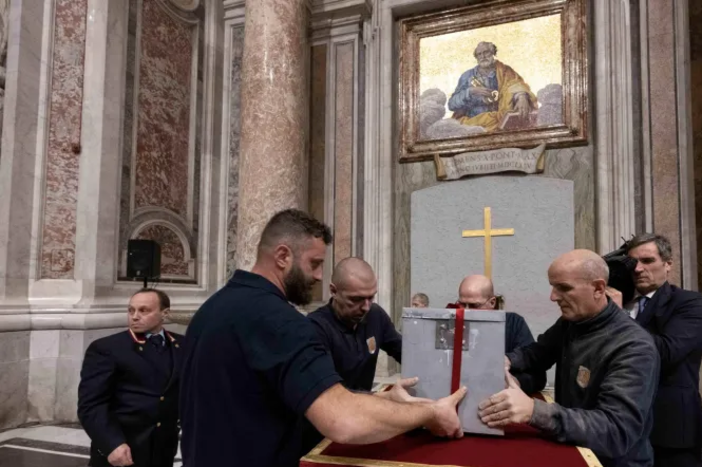 La Porta Santa di San Pietro, un muro da abbattere o due battenti da aprire?