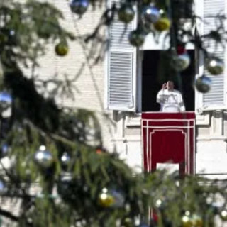 PAPA: &quot;Dio non si ferma mai: trova mille modi per arrivare a tutti