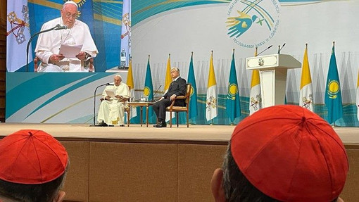 Papa Francesco in Kazakhstan: La pace è via di sviluppo tra le follie dei conflitti