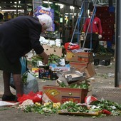 Rischio povertà in Italia, stipendio da 1.245 euro è la soglia minima