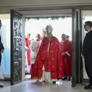 Papa Francesco apre la Porta Santa a Rebibbia: &quot;Spalancate il cuore alla speranza&quot;