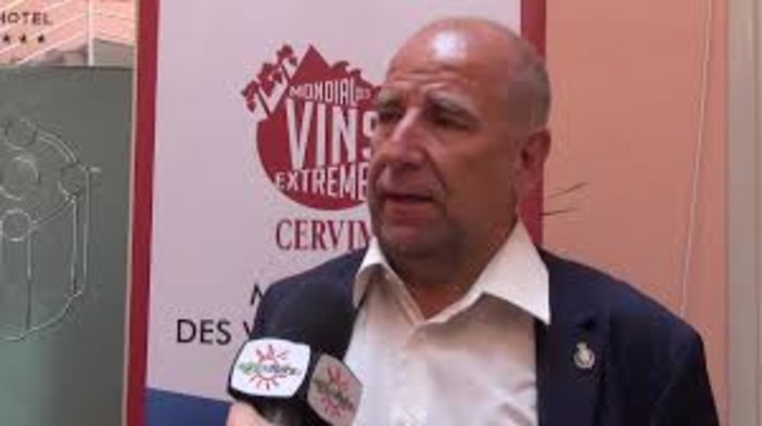 Massimo Pepellin, sindaco di Sarre, coraggioso portavoce dei primi cittadini perplessi sulla legge per le elezioni contestuali Comuni e Regione; così facendo si riduce la partecipazione al voto delle comunità comunali