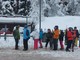 Sciatori in attesa dlla navetta a Champoluc (foto RCB)