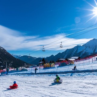 Aumento del 6,6% per lo skipass stagionale in Valle d'Aosta: preoccupazioni per il caro prezzi