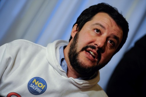 Salvini ra proclami e bufale