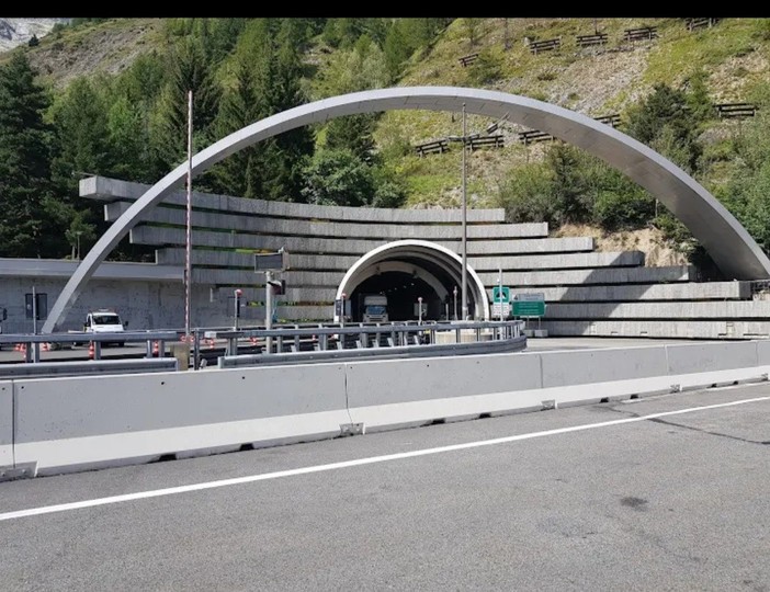 Interruption de la circulation au Tunnel du Mont Blanc en raison de la panne du système de freinage de la remorque d’un véhicule léger