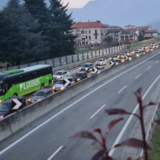 Code da 10 km e traffico paralizzato sulla bretella Ivrea-Santhià