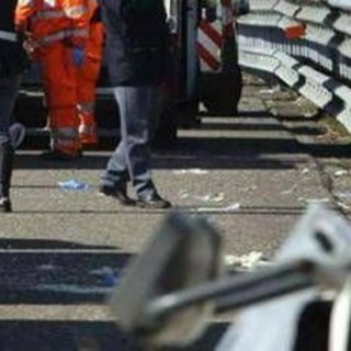 Scontro frontale tra autocarro e minivan: 3 morti e 5 feriti nel Siracusano