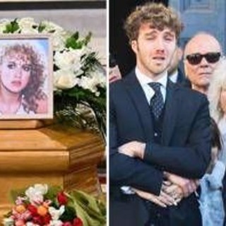 Eleonora Giorgi, i funerali tra applausi e lacrime. Bara in chiesa su note dei Pink Floyd