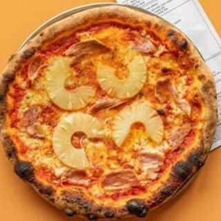 Pizza all'ananas a 118 euro, si riaccende il dibattito: provocazione o lusso gastronomico?