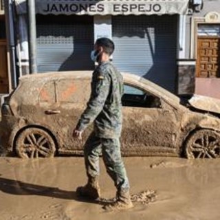 Alluvione Spagna, 213 morti. Il parcheggio di Valencia sommerso: &quot;E' un cimitero&quot;