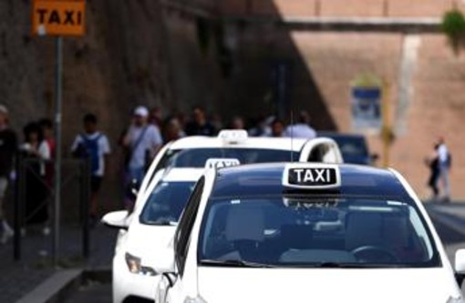 Roma, corrispondente Reuters: &quot;Ho atteso 50 minuti taxi e niente, Capitale non merita turisti&quot;