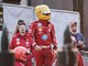 Hamilton, brivido all'evento Ferrari: esce dalla macchina ma rischia di cadere - Video