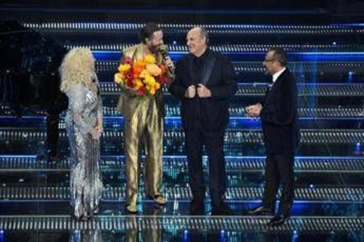 Sanremo 2025, indagine Socialcom: &quot;Festival da record, un milione di post per prima serata&quot;